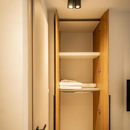 Urban Metro Flats 아파트